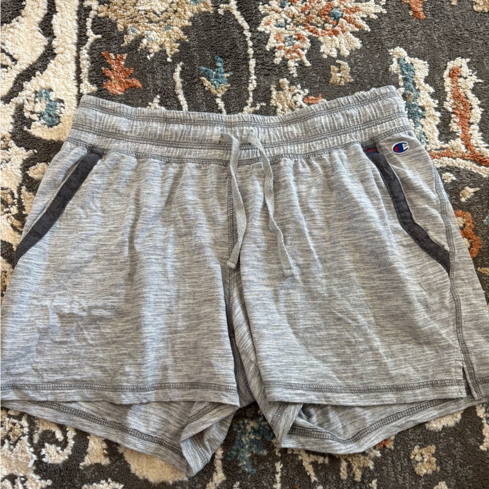 Champion Women‎ Shorts Size Medium Gray Logo Drawstrings Pockets